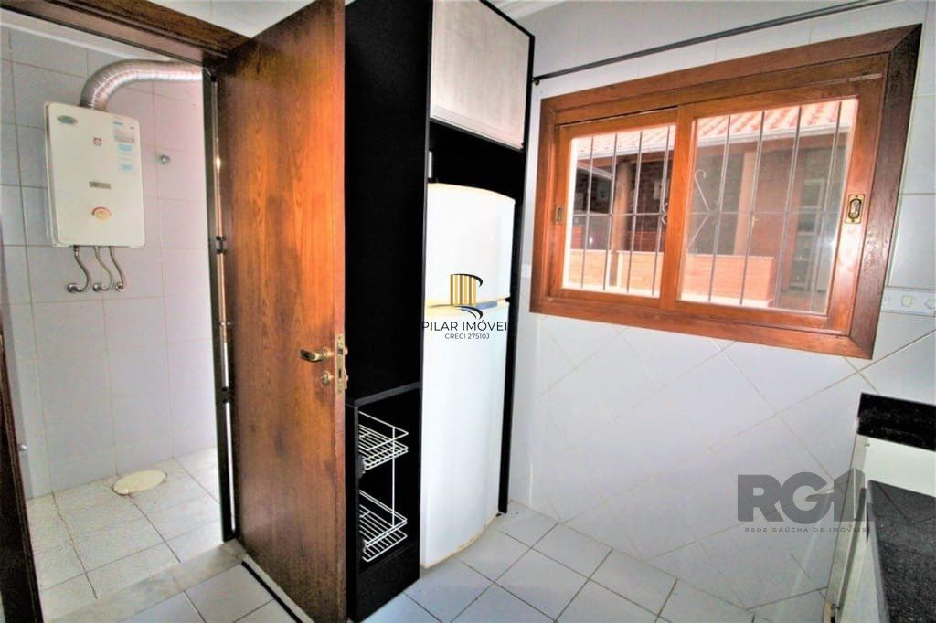 Casa em condomínio 111m² - 3 dormitórios sendo 1 suíte e 4 vagas no bairro Espirito Santo
