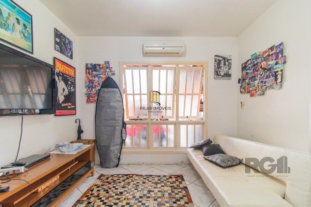Casa em condoínio com 3 dormitorios, 2 suítes e  duas vagas de garaem no  bairroTeresópolis