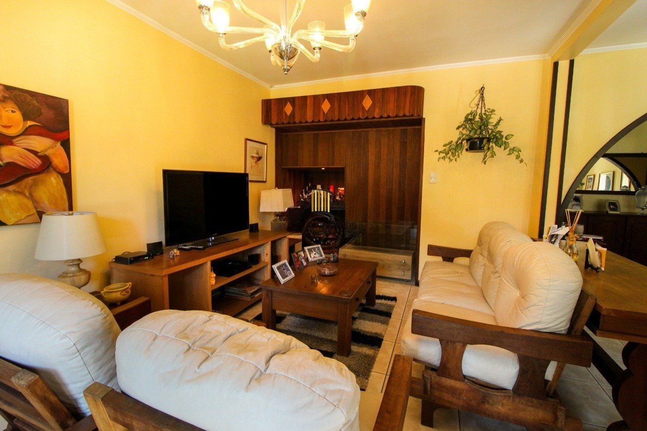 Casa com 6 dormitórios à Venda no Bairro Jardim Carvalho, Porto Alegre