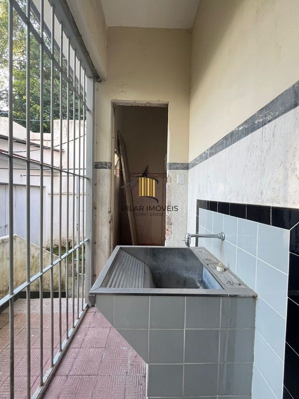 Casa 4 dormitórios no bairro Rio Branco em Porto Alegre para Alugar