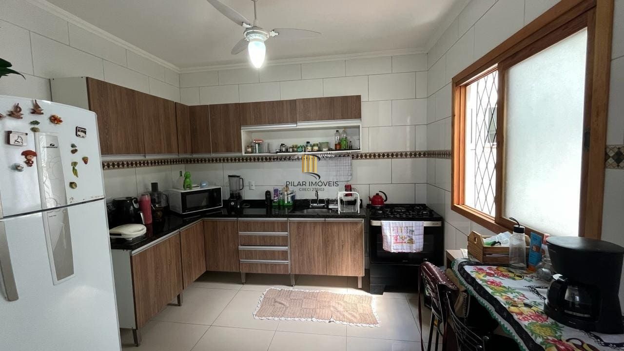 Casa de 4 dormitórios no bairro Santo Antônio, Porto Alegre