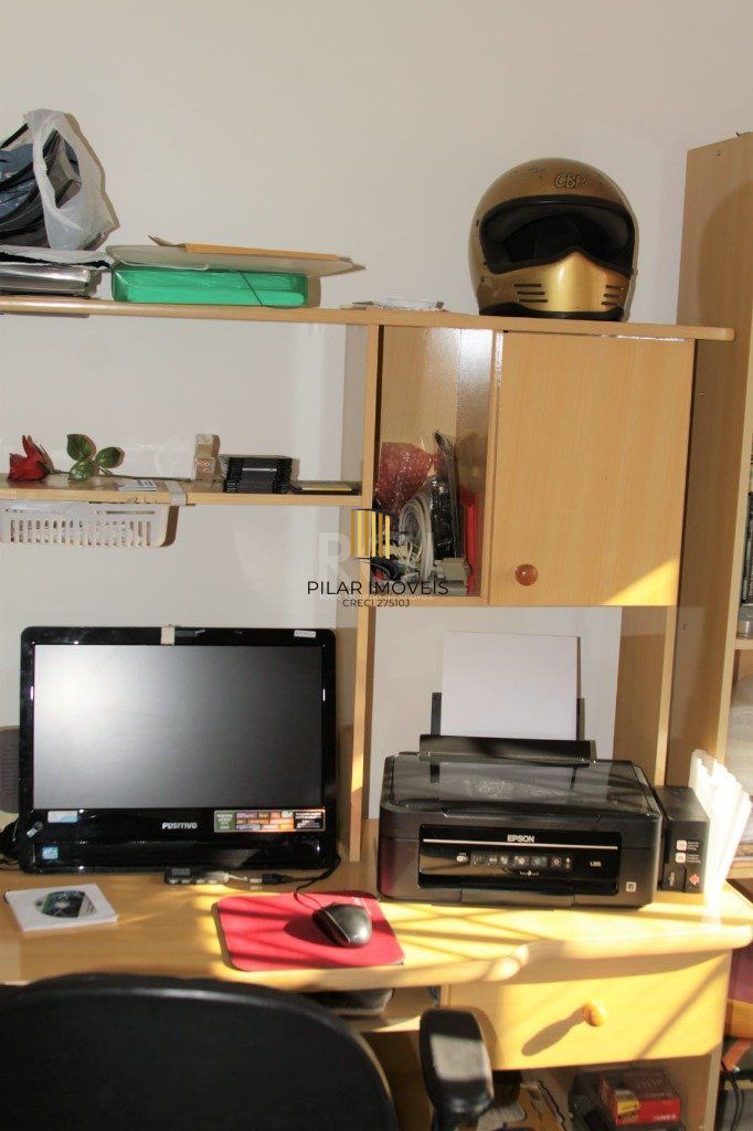 Apartamento com 03 dormitórios, churrasqueira e vaga de garagem no Menino Deus