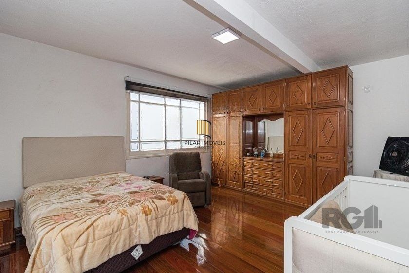 Casa Mista 266m² - 4 dormitórios, 1 suíte, 3 vagas no bairro Parque Santa Fé