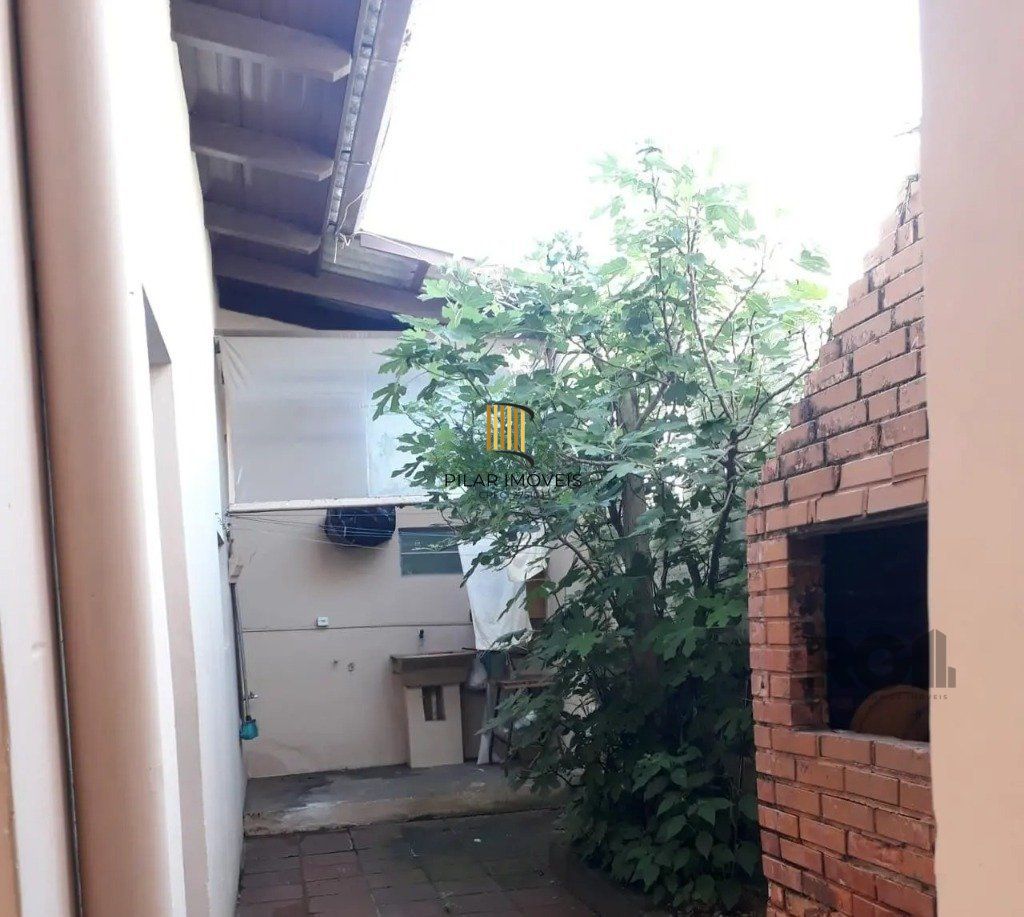 Casa com 5 dormitórios no bairro Passo das Pedras - Porto Alegre