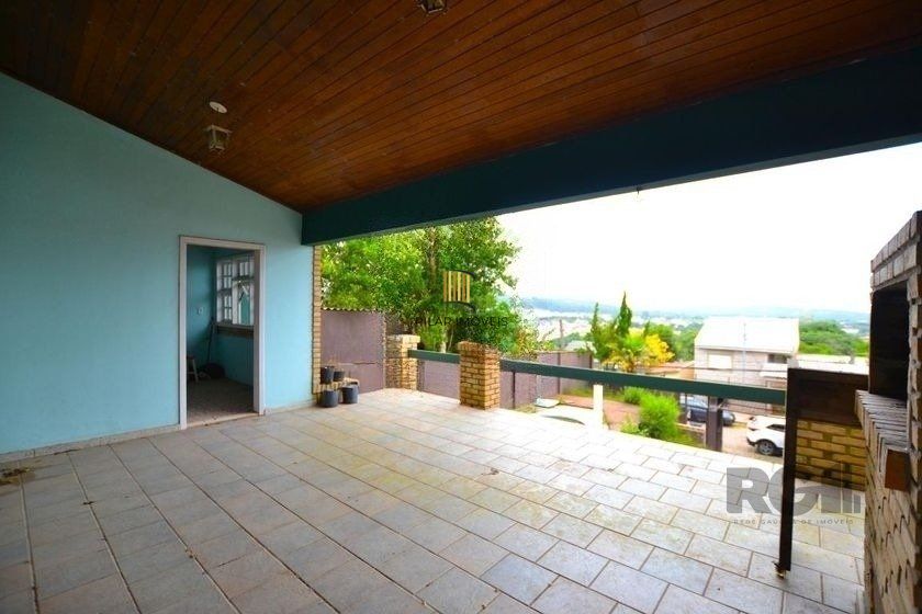 Casa de 200m² - 4 dormitórios, 4 vagas no bairro Espírito Santo