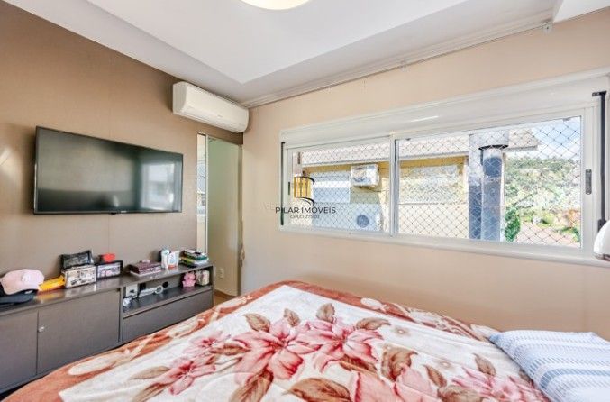 Casa em Condomínio à venda com 4 dormitórios, 248m² e 4 vagas no bairro Teresópolis, em Porto Alegre .