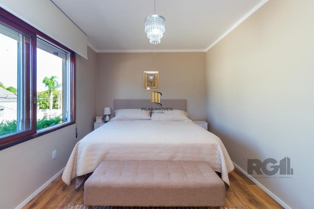 Casa de 380m², bairro Guarujá