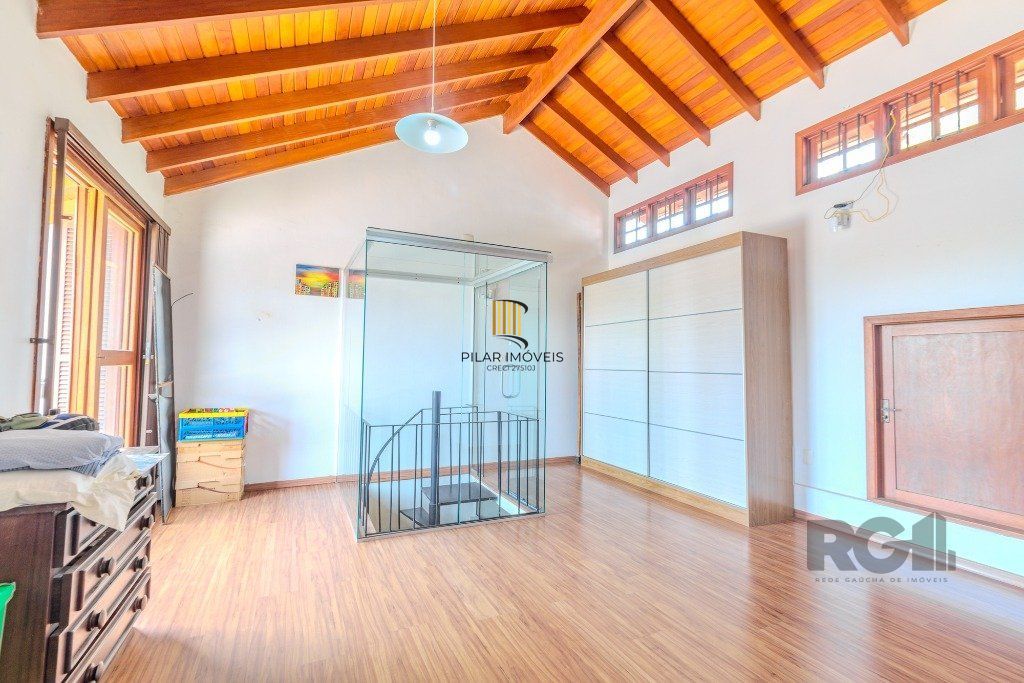 Casa 253m², 3 suítes, pátio, churrasqueira e vaga de garagem para 4 carros no bairro Nonoai