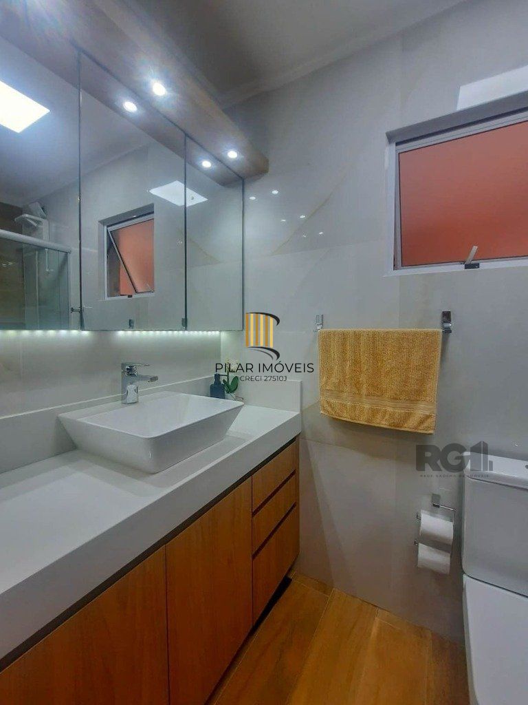 Excelente casa de 240m² com 4 dormitórios e 2 vagas.