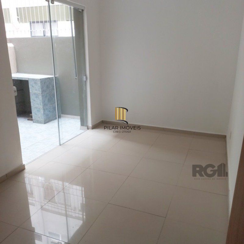 Apartamento GARDEN com dois pátios  privativas,  1 dormitório, sala, cozinha, 1 banheiro   na Av. Getúlio Vargas.
