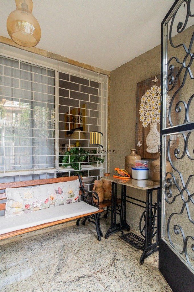Casa 3 dormitórios no bairro Medianeira