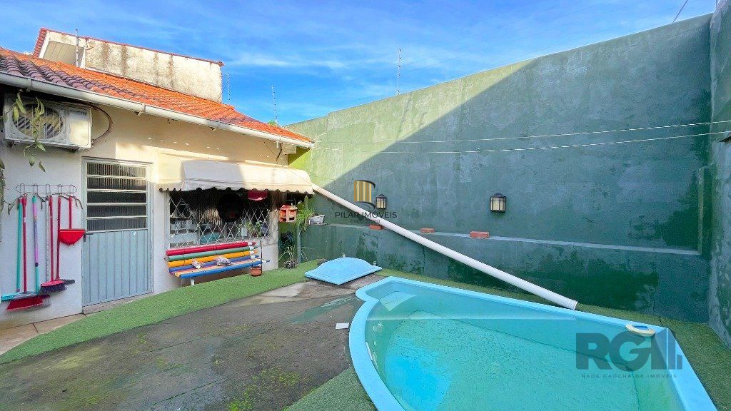 Sobrado com 4  dormitórios, 3 vagas, piscina, próximo a Professor Oscar Pereira