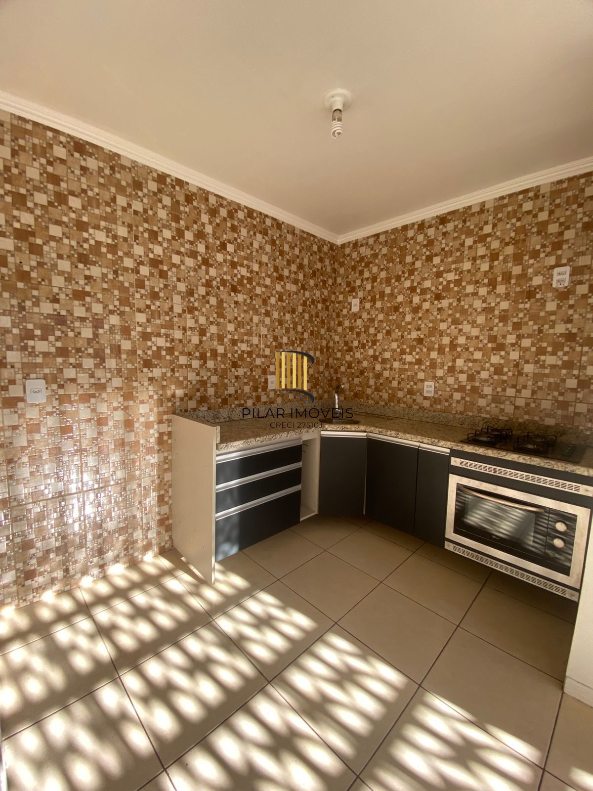 Apartamento 2 Dormitórios com Garagem Coberta à Venda no Bairro Teresópolis – Amplo, Arejado e de Frente, 67m2