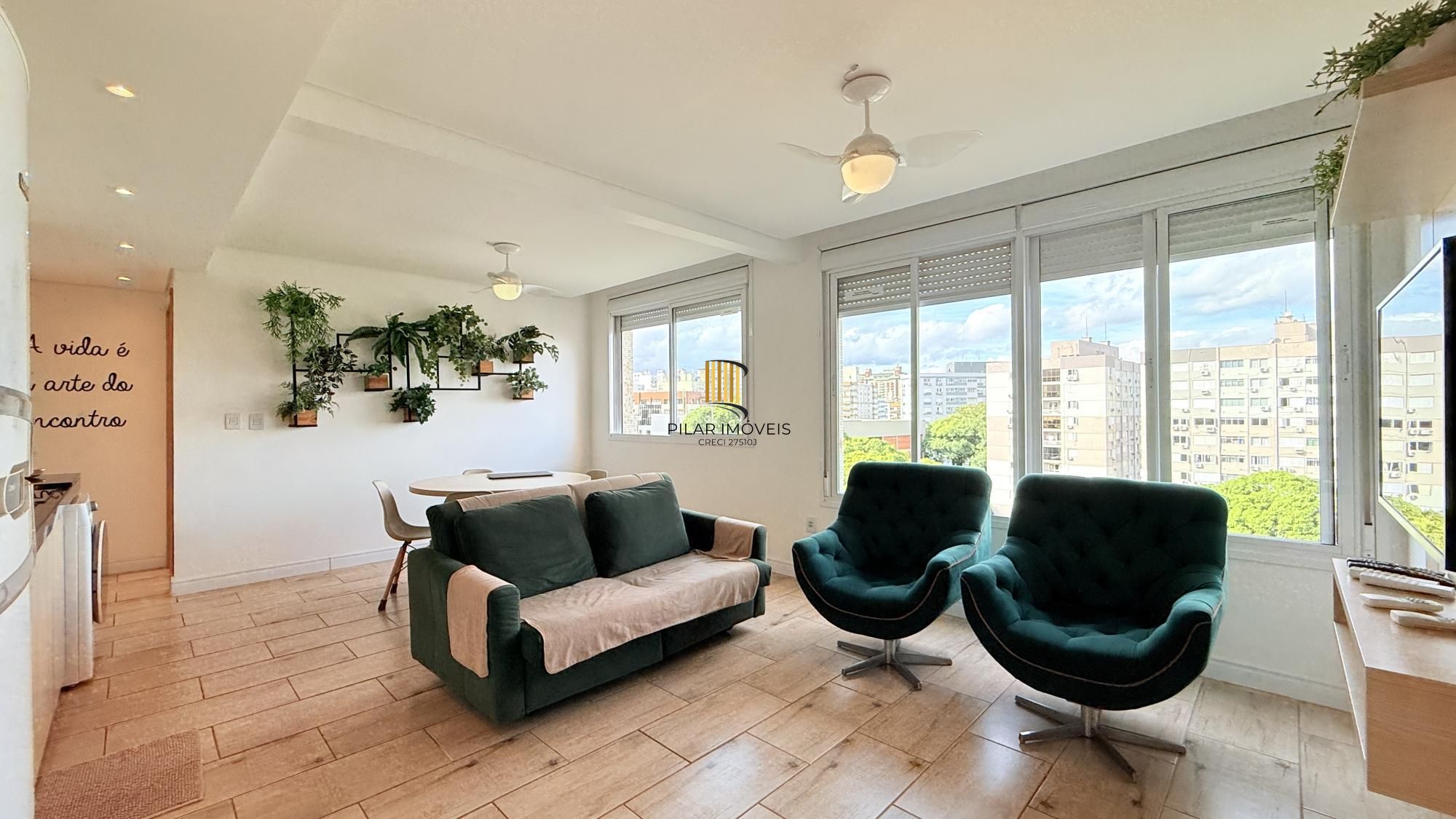 Apartamento de 2 dormitorios á venda no Bairro Centro Histórico.