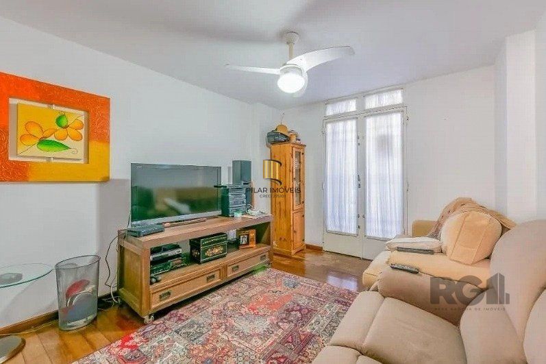 Casa 221m² - 3 dormitórios, 1 suíte, 4 vagas de garagem no bairro Vila Assunção
