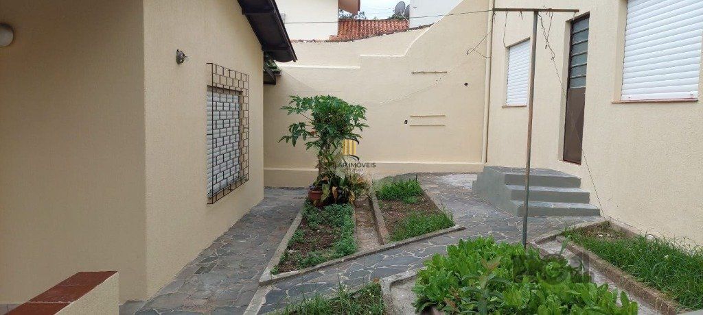 Casa com 3 dormitórios no bairro Sarandi