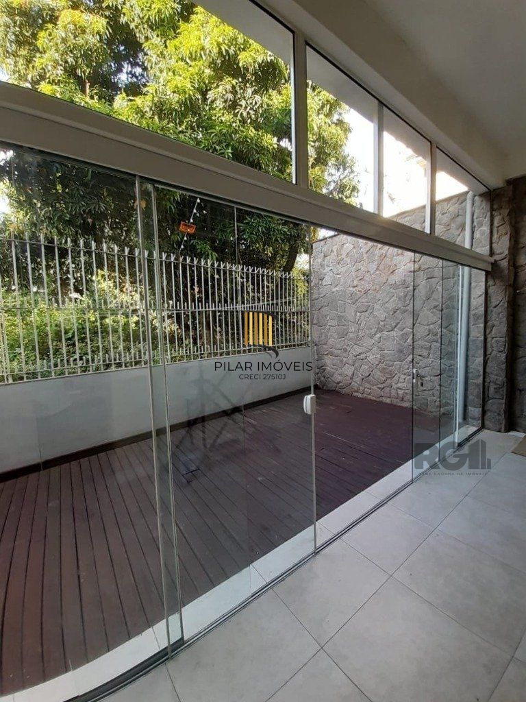 Excelente casa de 251m² com 4 dormitórios.