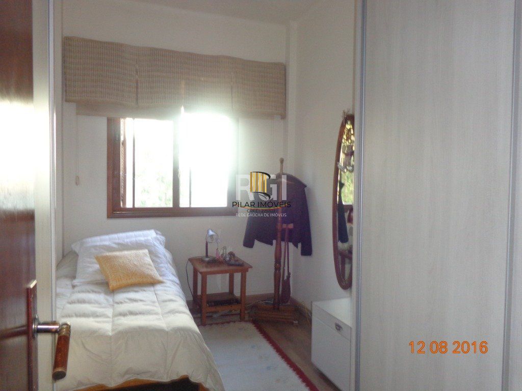 Casa para Venda - 240m², 6 dormitórios, 4 vagas - Teresópolis