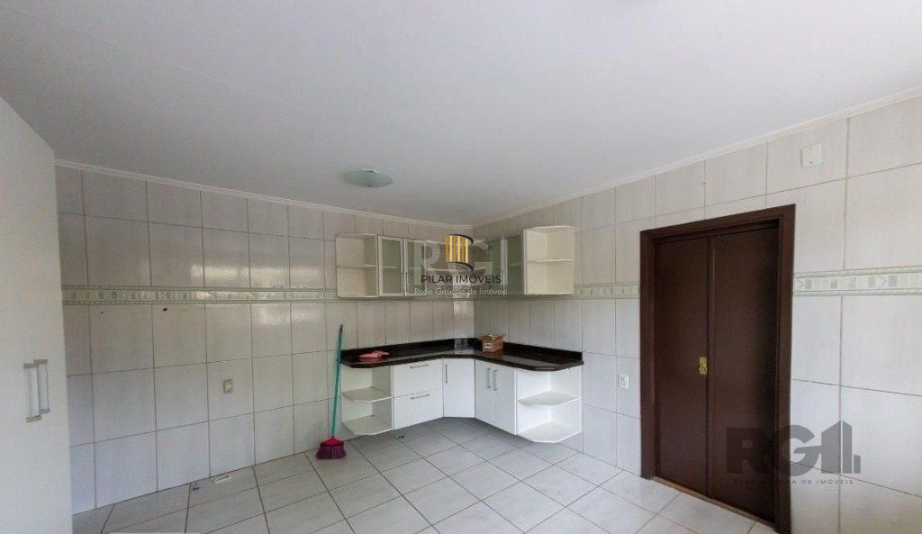 Casa para Venda - 450m², 4 dormitórios, sendo 3 suites, 5 vagas - Nonoai