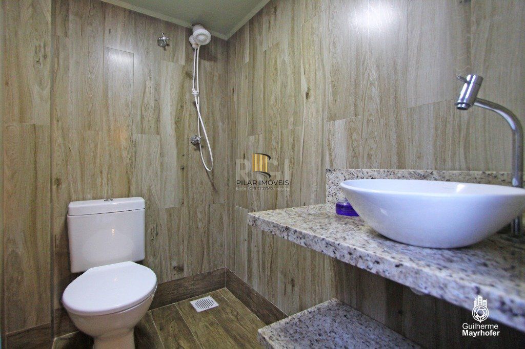 Casa para Venda - 500m², 5 dormitórios, sendo 2 suites, 5 vagas - Menino Deus