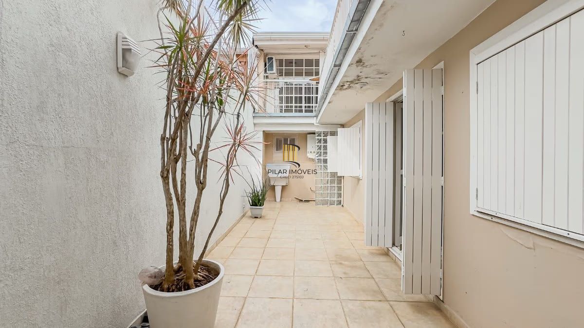 Sobrado de 3 dormitórios e 91m² à venda em Parque Santa Fé, Porto Alegre.