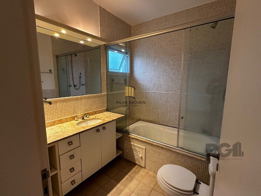 Casa em condomínio com 245m² - 3 dormitórios, 2 vagas no bairro Pedra Redonda