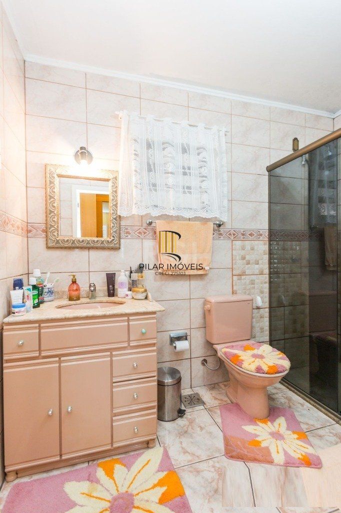 Casa para Venda - 258m², 3 dormitórios, sendo 1 suites, 4 vagas - Teresópolis