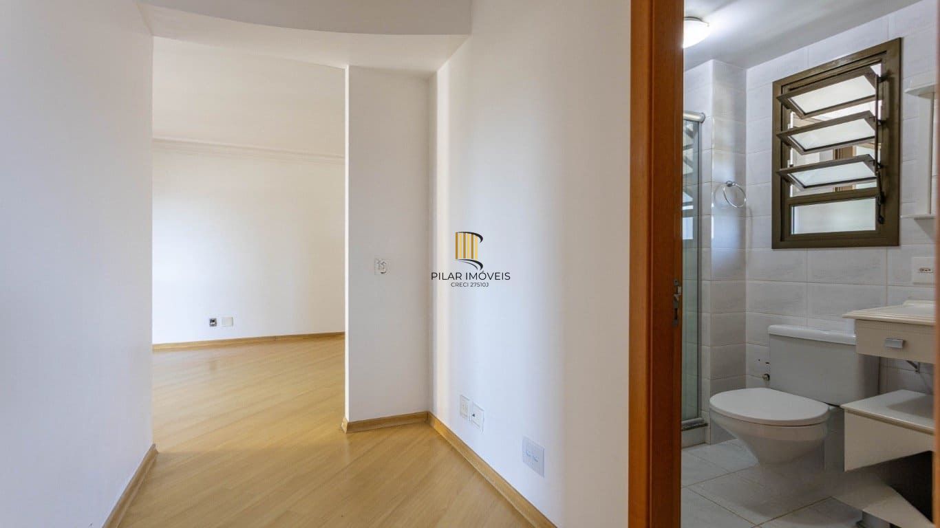 Apartamento de 2 dormitorios à venda em Passo da Areia, Porto Alegre.