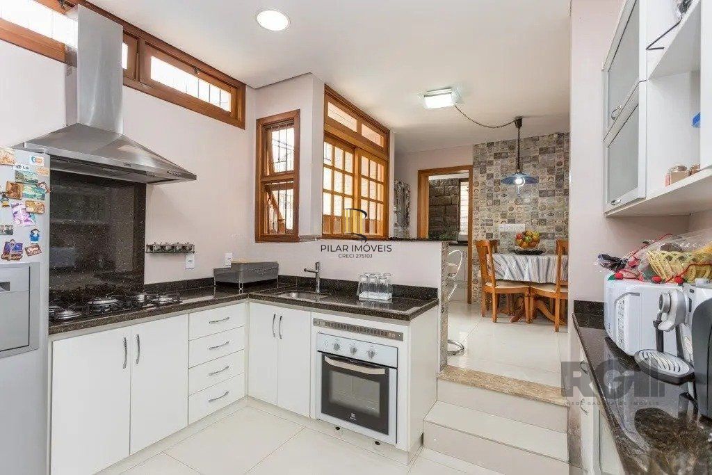 Casa com 3 dormitórios no bairro Jardim Lindóia