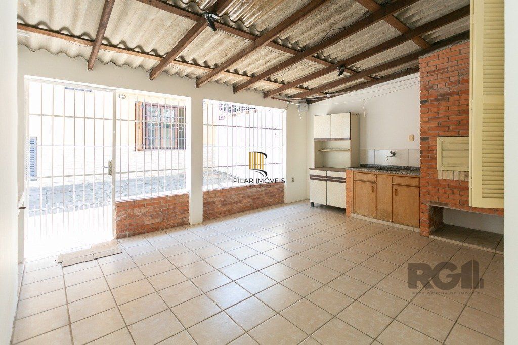 Casa com 5 dormitórios no bairro Jardim Carvalho