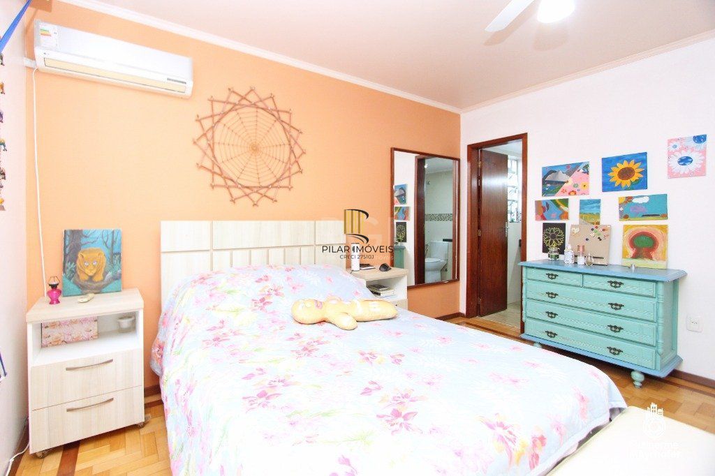 Casa para Venda - 500m², 5 dormitórios, sendo 2 suites, 5 vagas - Menino Deus