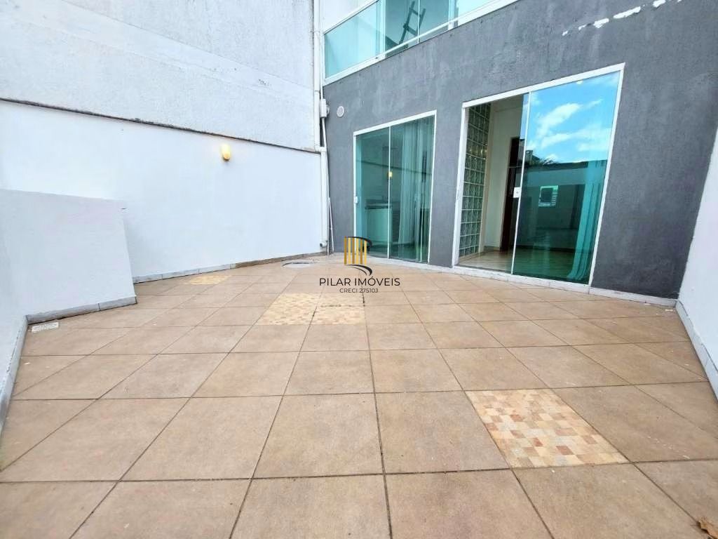 Casa à venda na Hípica, 3 dormitórios, suíte com closet, sótão com churrasqueira e terraço, condomínio fechado com lazer