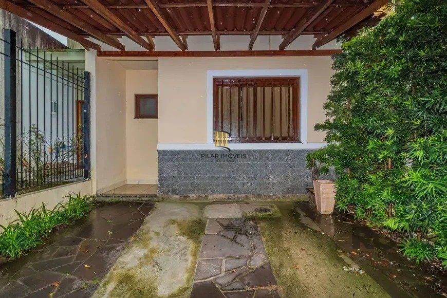 Casa 110m² - 3 dormitórios, 1 vaga no bairro Aberta dos Morros
