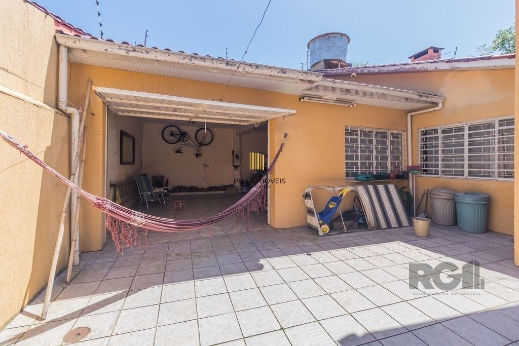 Casa 224m² - 3 dormitórios, 4 vagas no bairro Parque Santa Fé