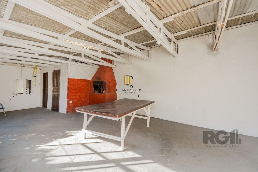 Casa de 159m² - 2 dormitórios, 3 vagas no bairro Rubem Berta