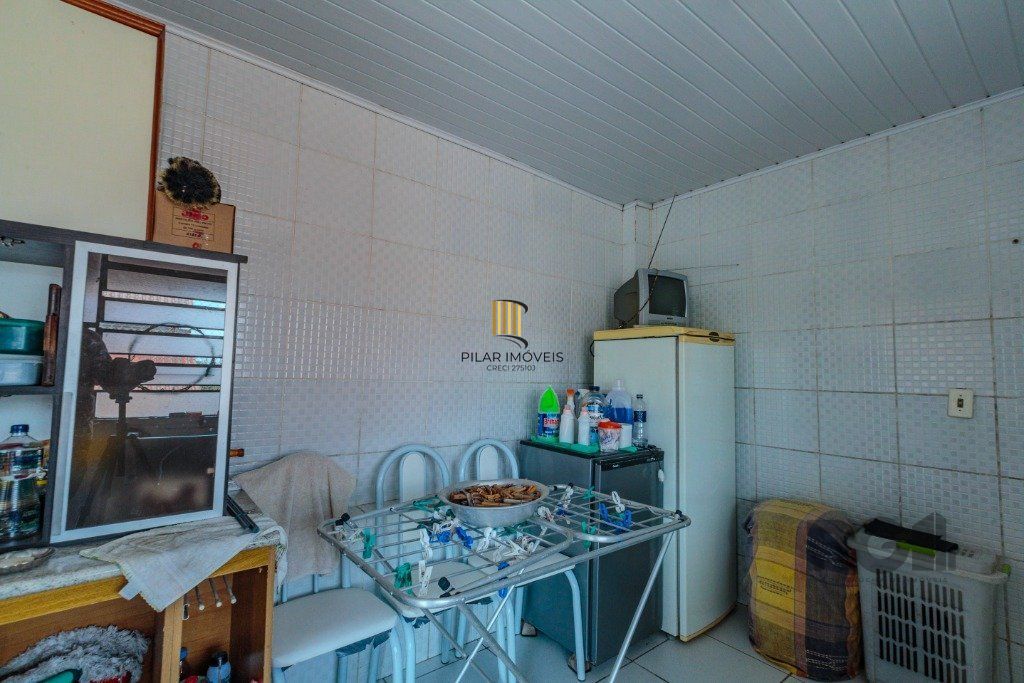 Casa 253m², 3 suítes, pátio, churrasqueira e vaga de garagem para 4 carros no bairro Nonoai