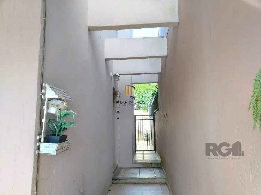 Casa de 307m² - 3 dormitórios, piscina, 4 vagas no bairro Espírito Santo