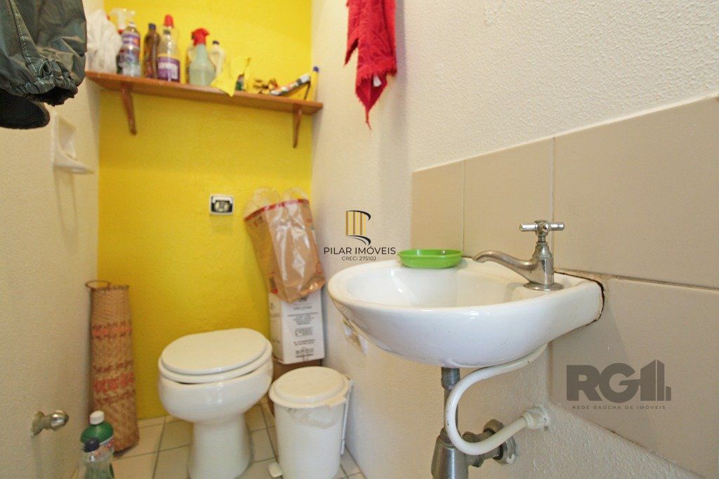 Cobertura de 03 dormitórios e 2 vagas no Bairro Teresópolis