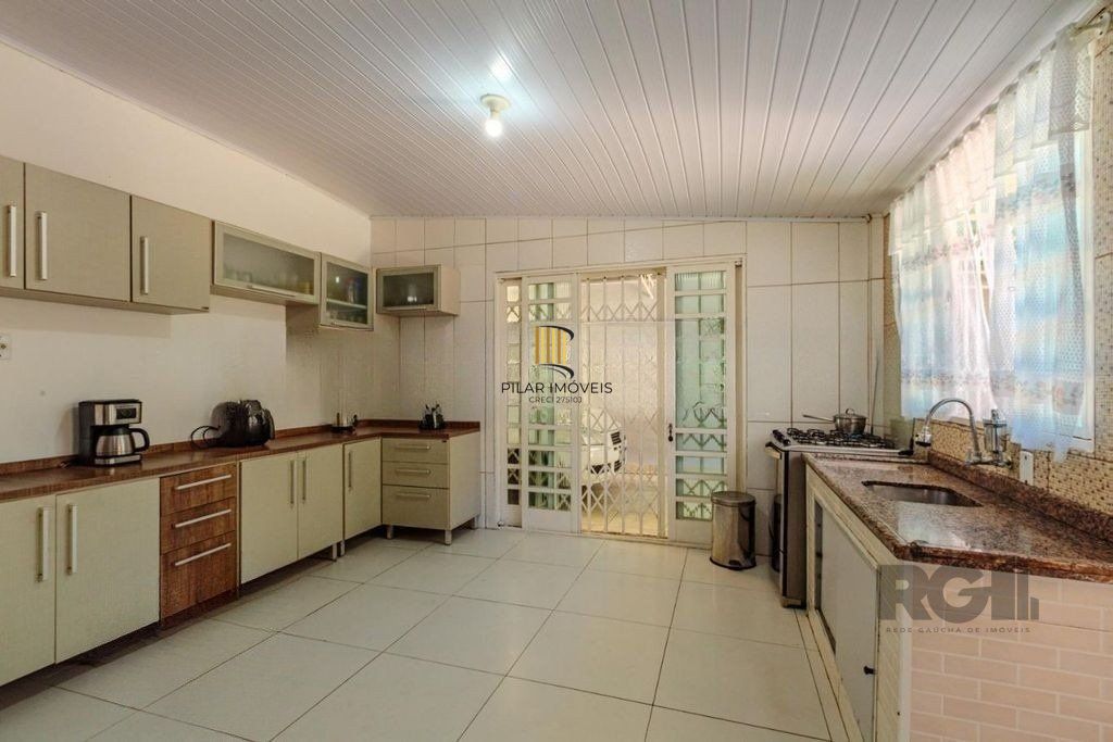 Casa de 3 dormitórios no bairro Rubem Berta