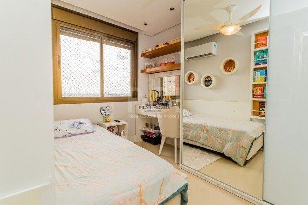 Excelente apartamento de 03 dormitórios com 4 vagas de garagem.