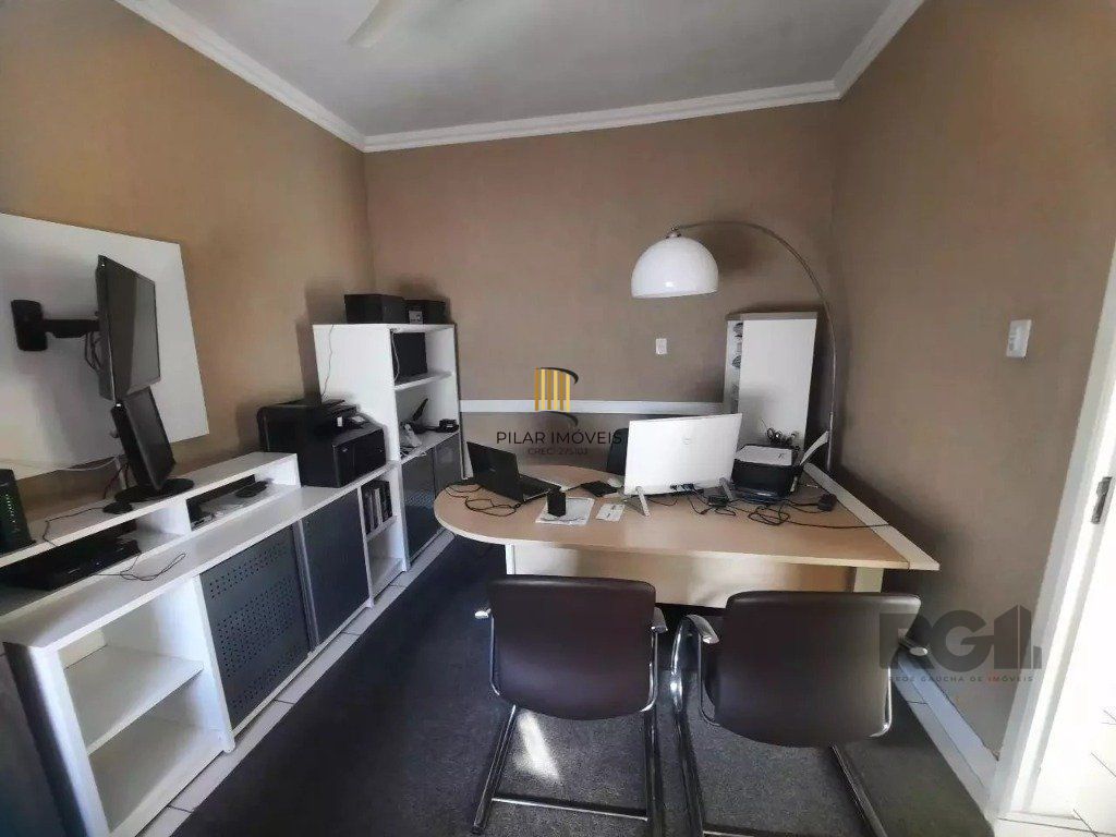 Casa de 3 dormitórios, no bairro Glória