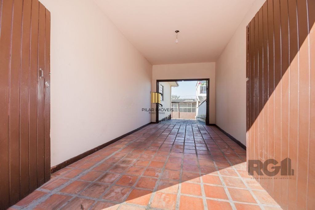 Casa de 159m² - 2 dormitórios, 3 vagas no bairro Rubem Berta
