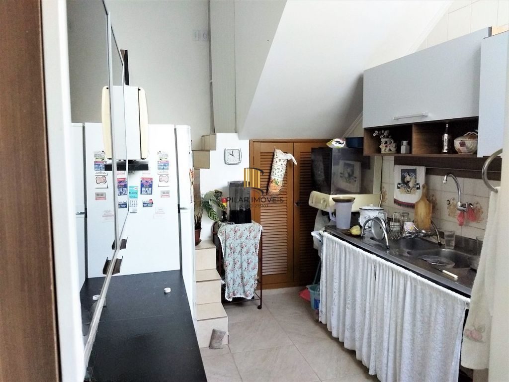 Casa 4 dormitórios à venda no Bairro Vila Jardim - Porto Alegre