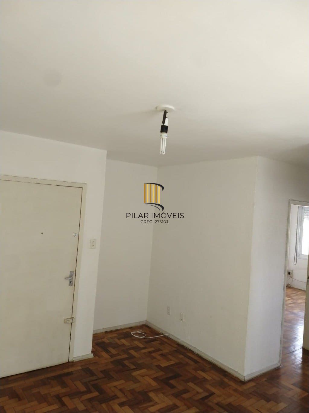 Apartamento de 2 dormitórios à venda em Passo d'Areia, Porto Alegre.