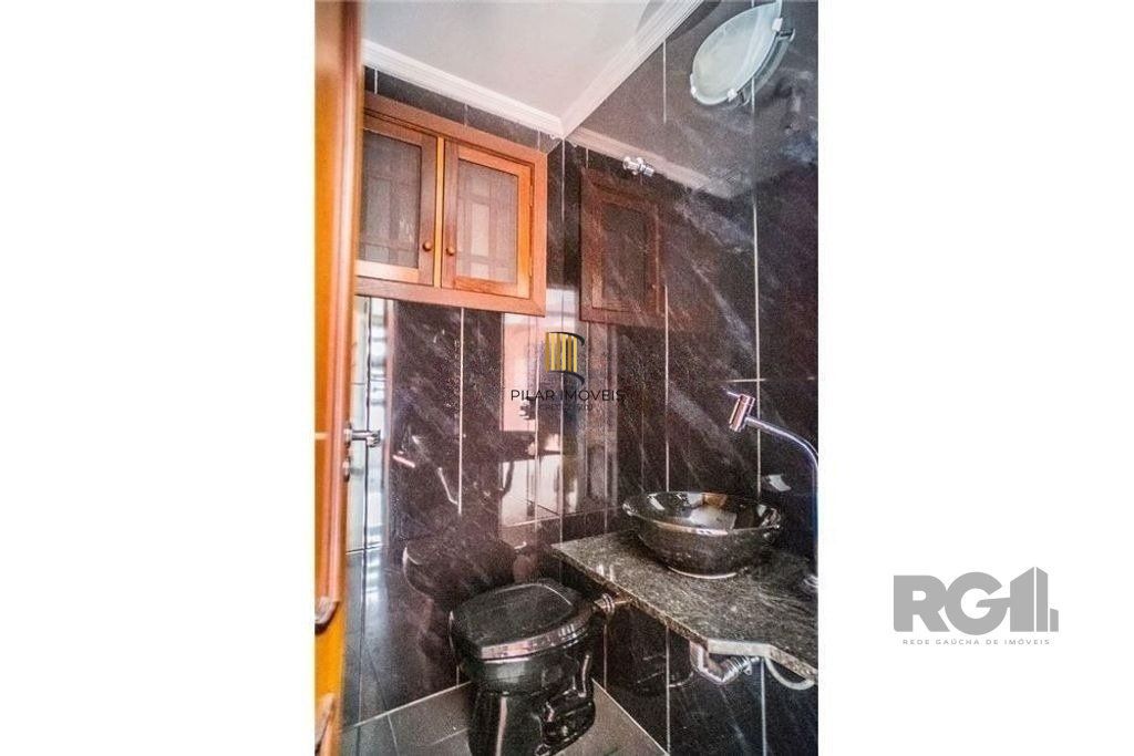 Excelente cobertura de 255m² com 3 dormitórios e 2 vagas.