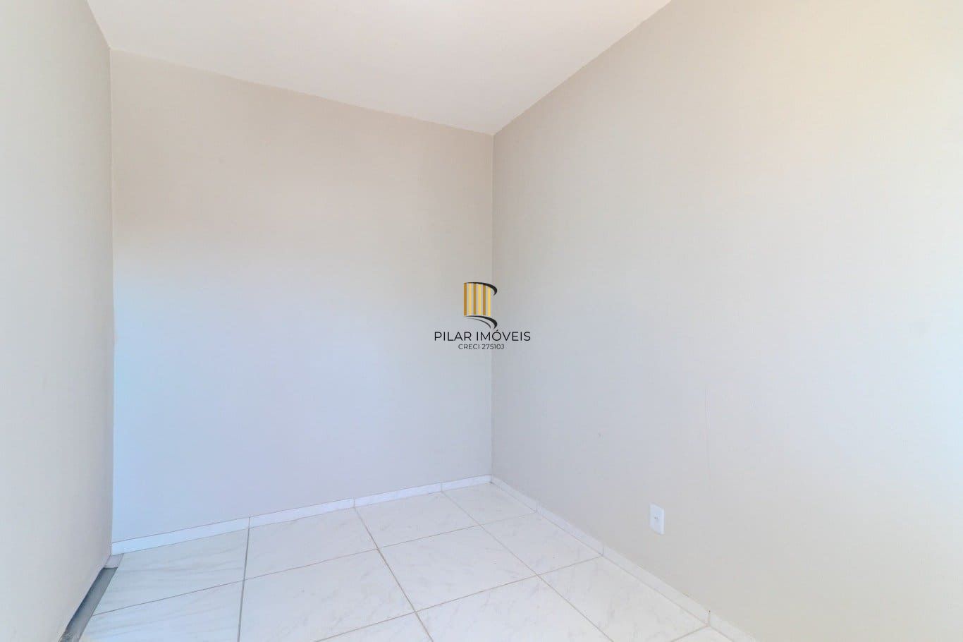 Apartamento de 2 dormitórios à venda em Vila Ipiranga, Porto Alegre.