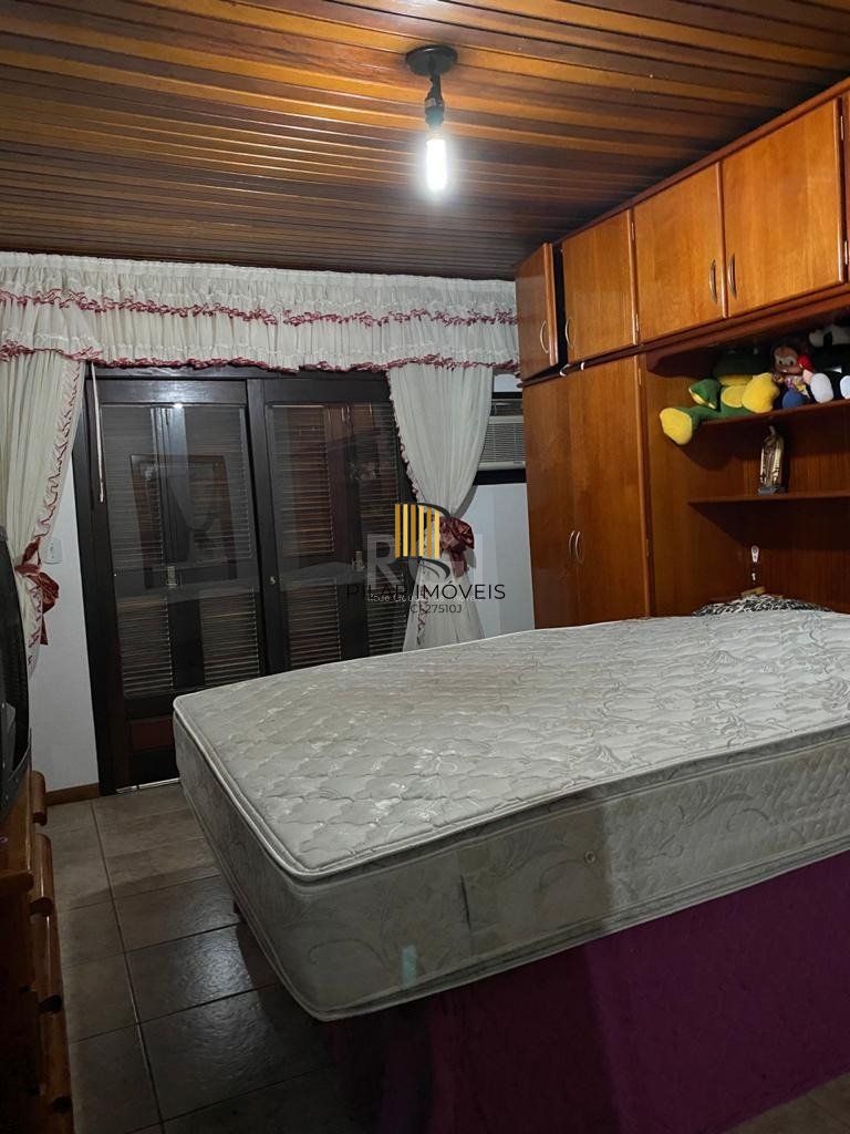 Casa para Venda - 330m², 6 dormitórios, 3 vagas - Cavalhada
