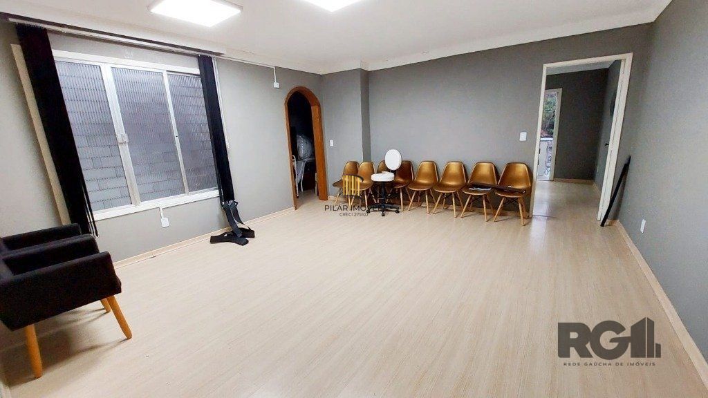 Casa 3 dormitórios no bairro Azenha