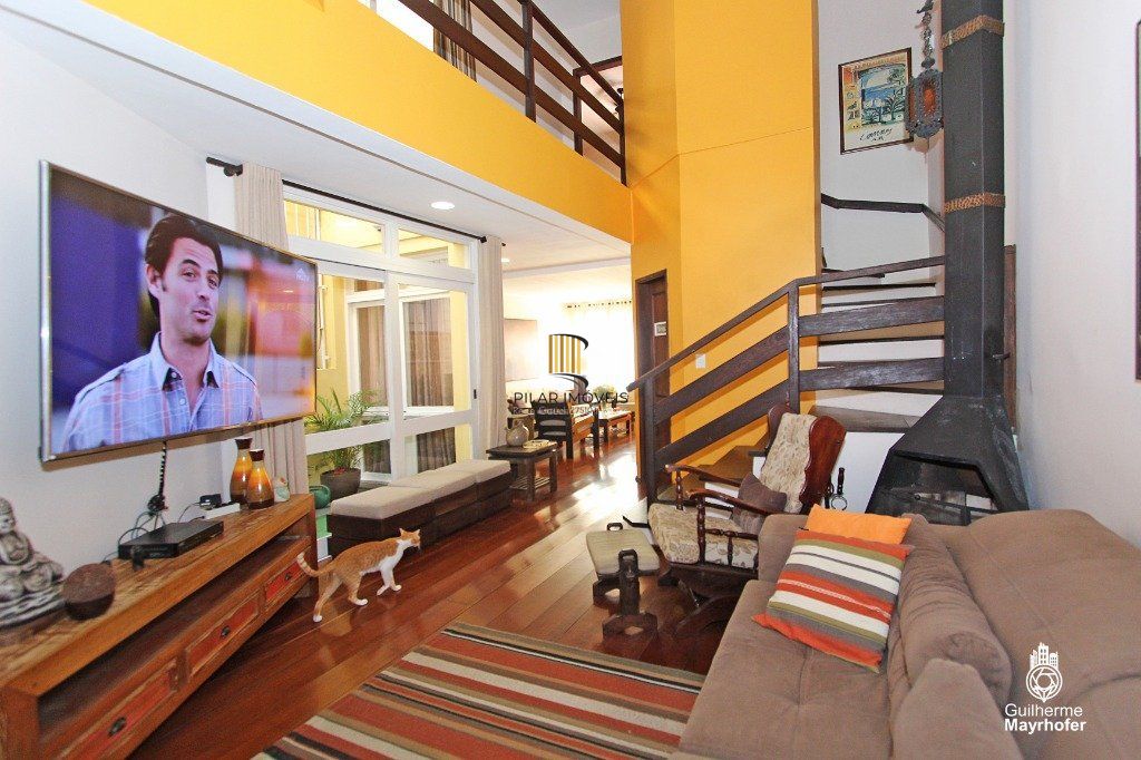 Casa para Venda - 240m², 5 dormitórios, sendo 1 suites, 3 vagas - Menino Deus