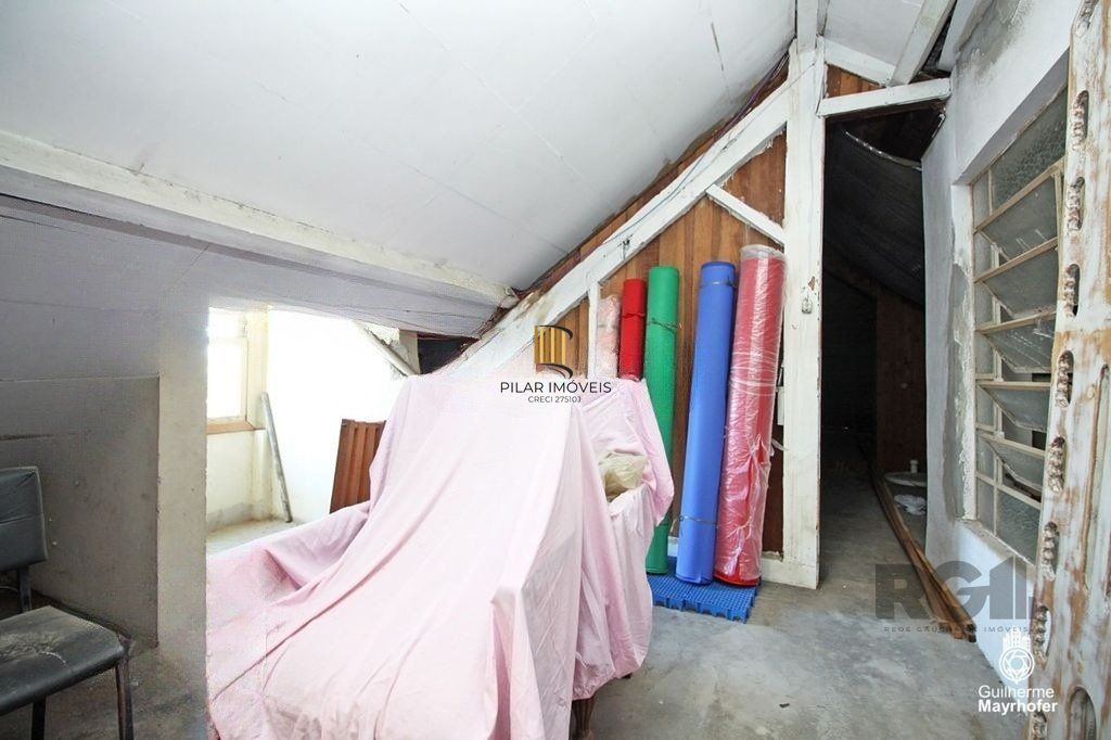 Casa de 3 dormitórios no bairro Partenon